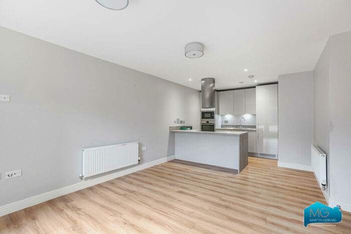 3 Bedroom Apartment To Rent In Tapster Street, High Barnet, Hertfordshire, EN5