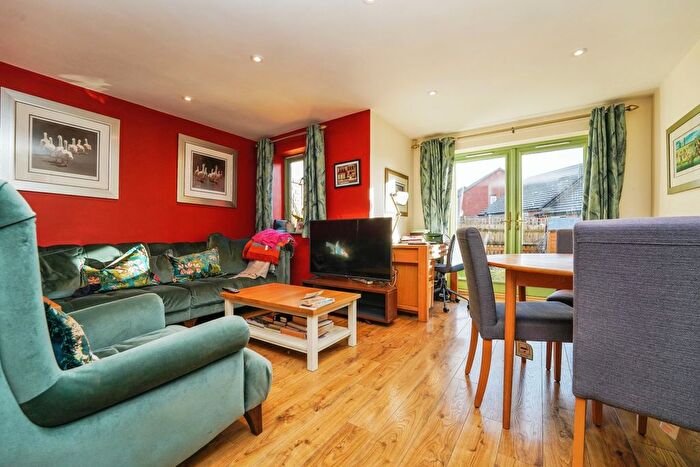 3 Bedroom End Of Terrace House For Sale In Evesham Road, Harvington, Worcestershire, WR11