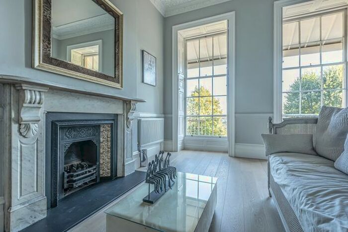 2 Bedroom Flat To Rent In Cornwallis Crescent, Clifton, Bristol, BS8