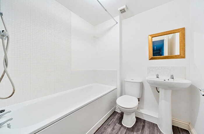 1 Bedroom Flat For Sale In Francis Copse, Colden Common, Winchester, Hampshire, SO21
