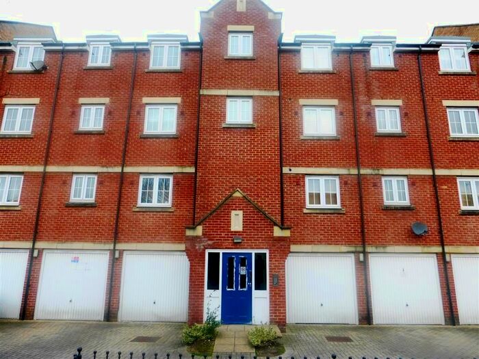 2 Bedroom Flat To Rent In Luton Road, Dunstable, LU5