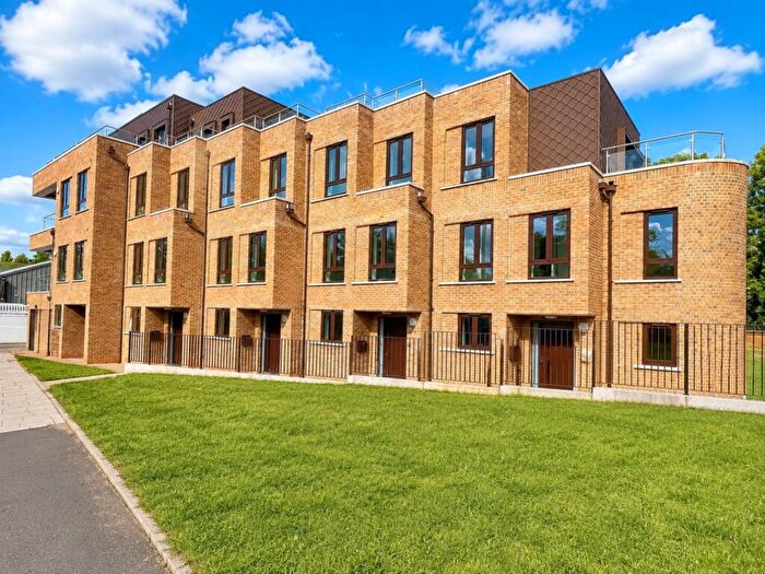4 Bedroom Terraced House To Rent In Larkshall Road, Chingford, E4