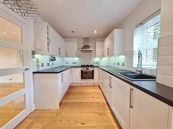 2 Bedroom Apartment To Rent In Kingfisher Place, Kings Meadow Way, Reading, RG1