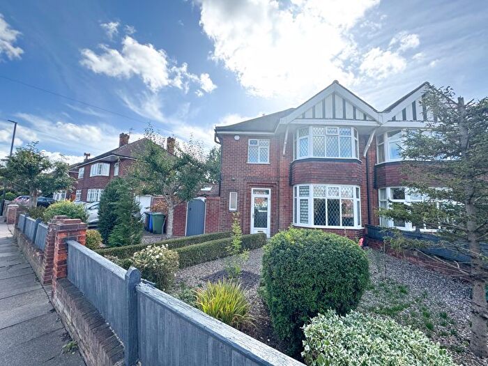3 Bedroom Semi-Detached House For Sale In Westward Ho, Grimsby, DN34