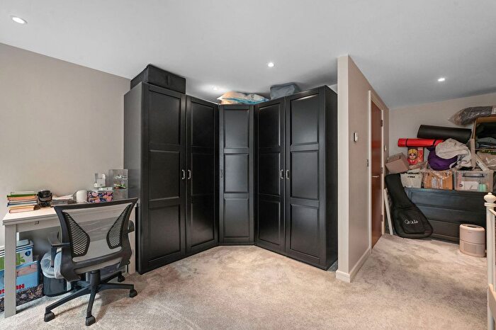 2 Bedroom Flat For Sale In Great North Road, Barnet, EN5
