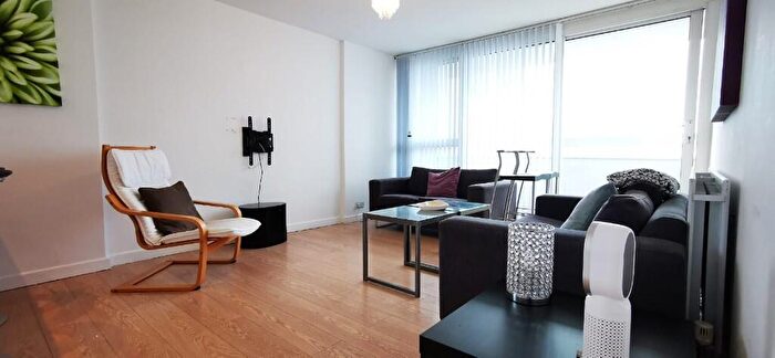 3 Bedroom Flat To Rent In Westferry Road, London, E14