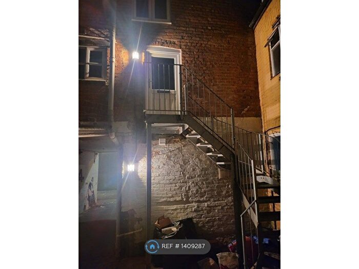 3 Bedroom Flat To Rent In Butchers Row, Banbury, OX16