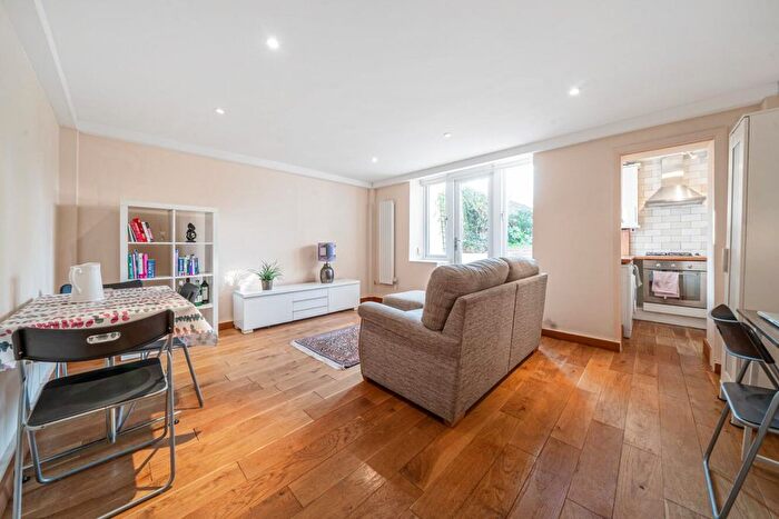 1 Bedroom Flat For Sale In Larkhall Rise, Clapham, London, SW4