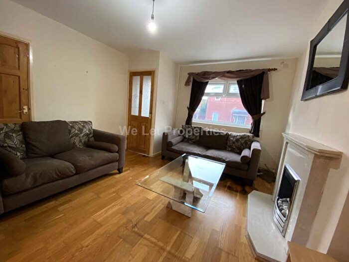 2 Bedroom House To Rent In Warren Bank, Higher Blackley, M9