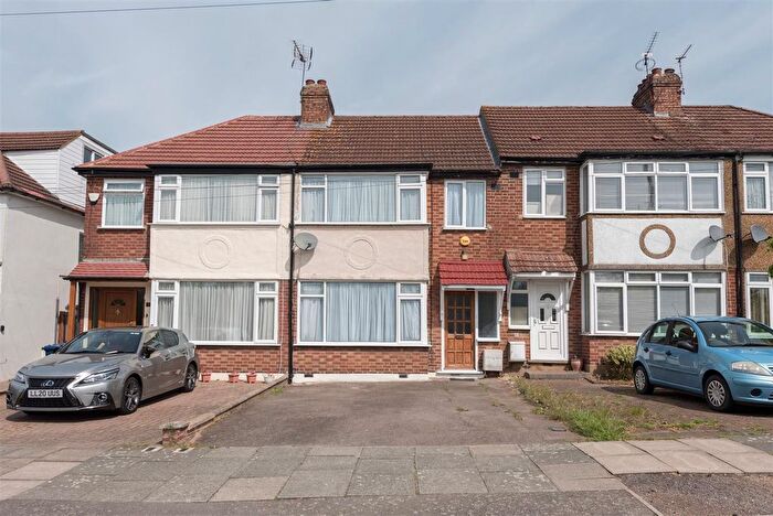 3 Bedroom Terraced House To Rent In Chestnut Grove, Barnet, EN4