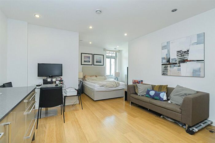 Apartment For Sale In Salton Square, Limehouse, E14
