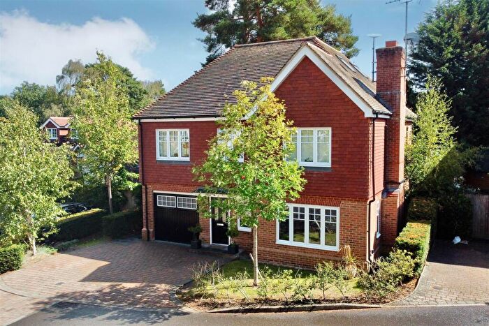 5 Bedroom Detached House For Sale In Westerdale Drive, Frimley, Camberley, GU16