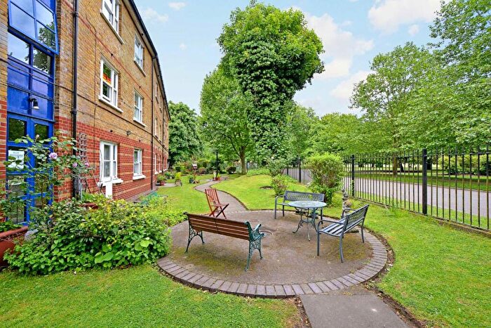 1 Bedroom Flat For Sale In Victoria Park Road, Victoria Park, E9