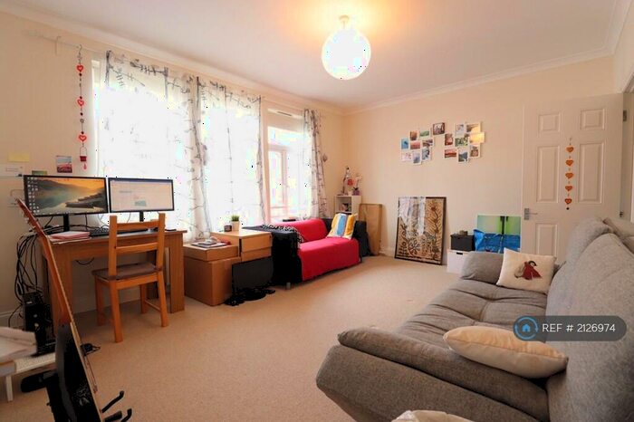 2 Bedroom Flat To Rent In Cambridge Road, New Malden, KT3