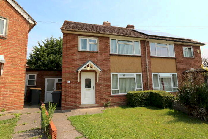 3 Bedroom Semi-Detached House To Rent In The Boundary, Bedford, MK41