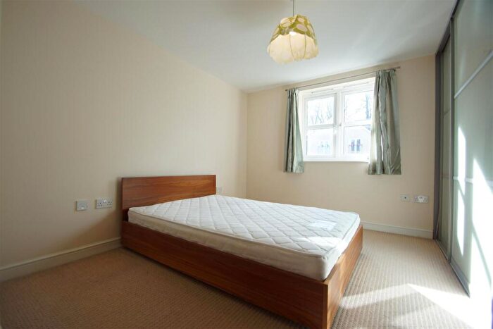 2 Bedroom Apartment To Rent In Montgomery Avenue, LS16