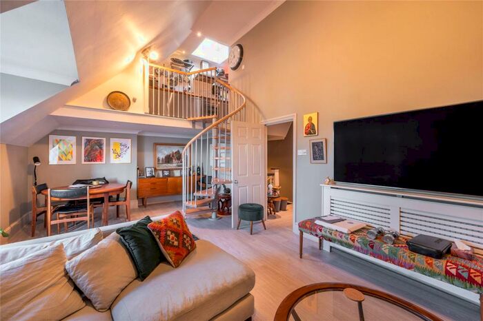 3 Bedroom Flat To Rent In East Sheen Avenue, East Sheen, London, SW14