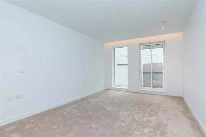 2 Bedroom Flat To Rent In Postmark, Phoenix Place, WC1X