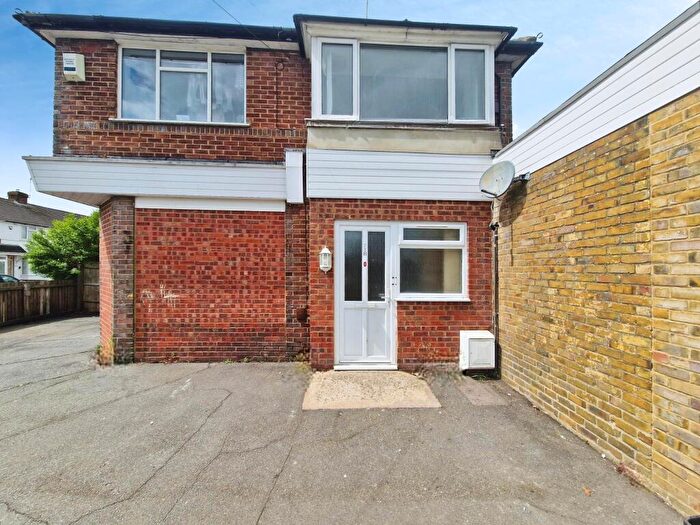 2 Bedroom Flat To Rent In Chesford Road, Luton, LU2