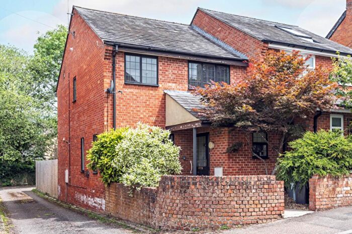 3 Bedroom Semi-Detached House For Sale In The Leys, Chipping Norton, OX7