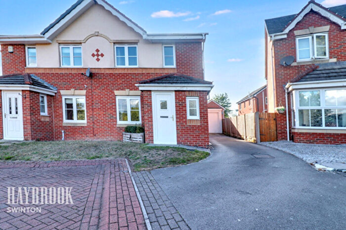 3 Bedroom Semi-Detached House For Sale In Moat House Way, Doncaster, DN12