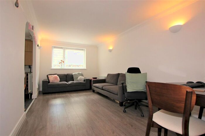 2 Bedroom Flat To Rent In Seraph Court, Angel, EC1V