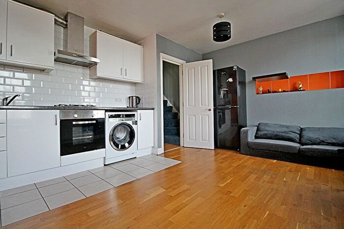 2 Bedroom Flat To Rent In Windmill Road, Brentford, TW8
