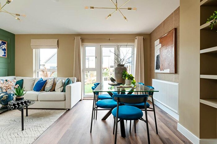 4 Bedroom Semi-Detached House For Sale In Thorpe Close, Bordon, Hampshire, GU35