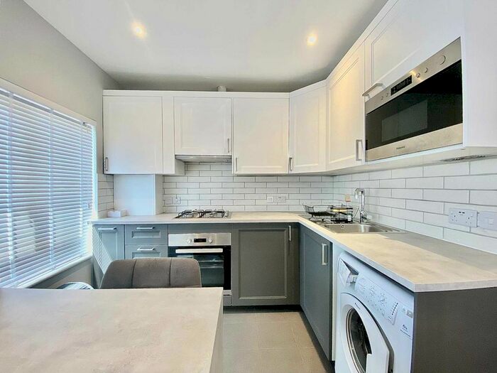 1 Bedroom Flat To Rent In High Road, New Southgate, London, N11