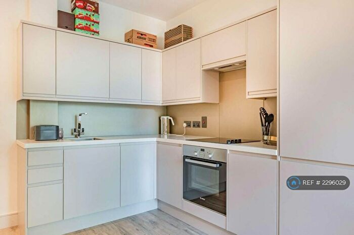 1 Bedroom Flat To Rent In Slough, Slough, SL1