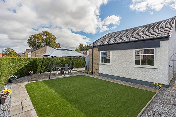 2 Bedroom Detached Bungalow For Sale In Ravenscroft Gardens, Edinburgh, EH17
