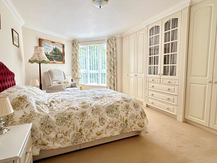 2 Bedroom Apartment For Sale In The Avenue, Branksome Park, BH13