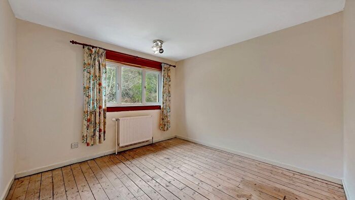 2 Bedroom End Of Terrace House For Sale In Thistle Neuk, Glasgow, G60