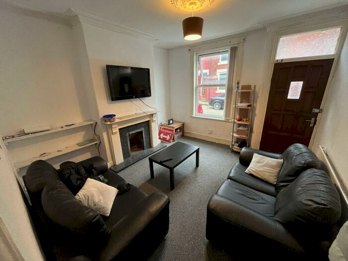 4 Bedroom Terraced House To Rent In Welton Grove, Leeds, West Yorkshire, LS6
