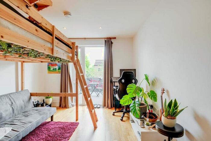 1 Bedroom Studio To Rent In High Road, London, N2