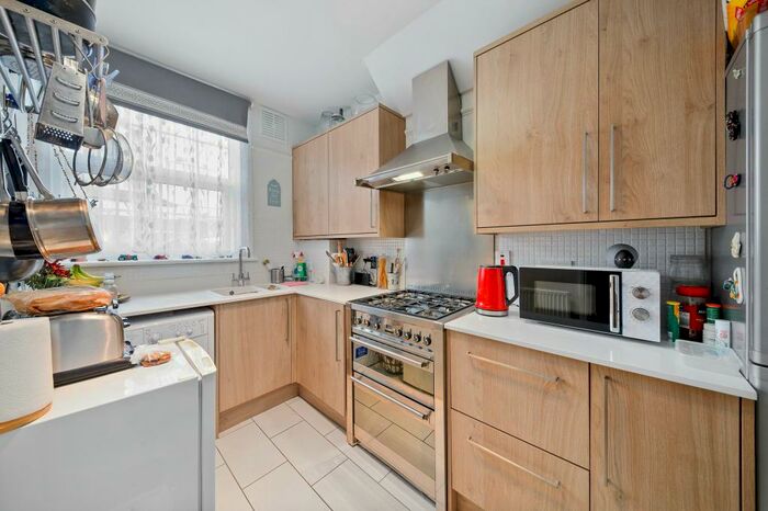 2 Bedroom Flat To Rent In Underhill Road, East Dulwich, SE22