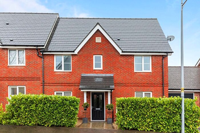 3 Bedroom Semi-Detached House For Sale In Tributary Lane, Faygate, RH12