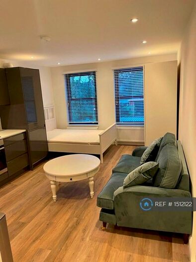 Studio To Rent In Friern Park, London, N12
