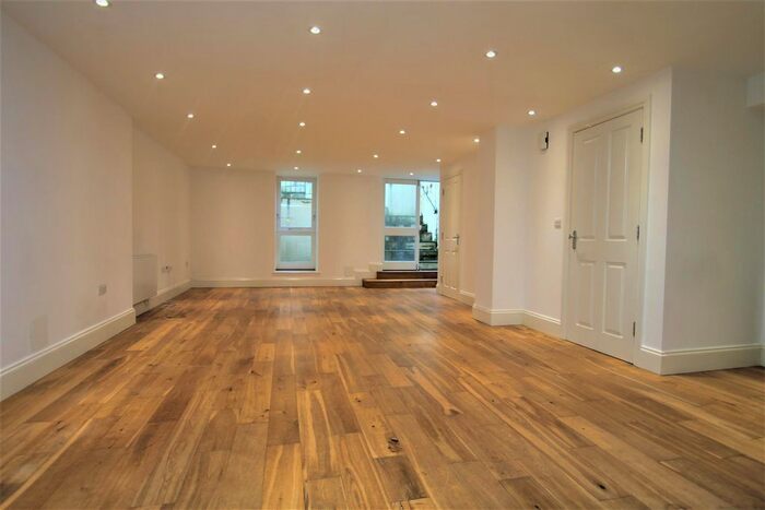 2 Bedroom Maisonette To Rent In Lauriston Road, Preston, Brighton, BN1