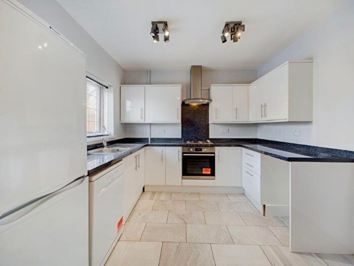 2 Bedroom Semi Detached House To Rent In Hay Lane Shirle, YB90