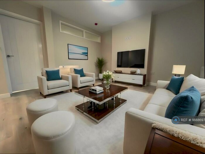 2 Bedroom Flat To Rent In Duncombe Road, Bristol, BS15