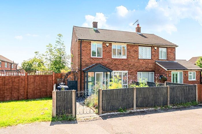 2 Bedroom House For Sale In Quinta Drive, Barnet, EN5