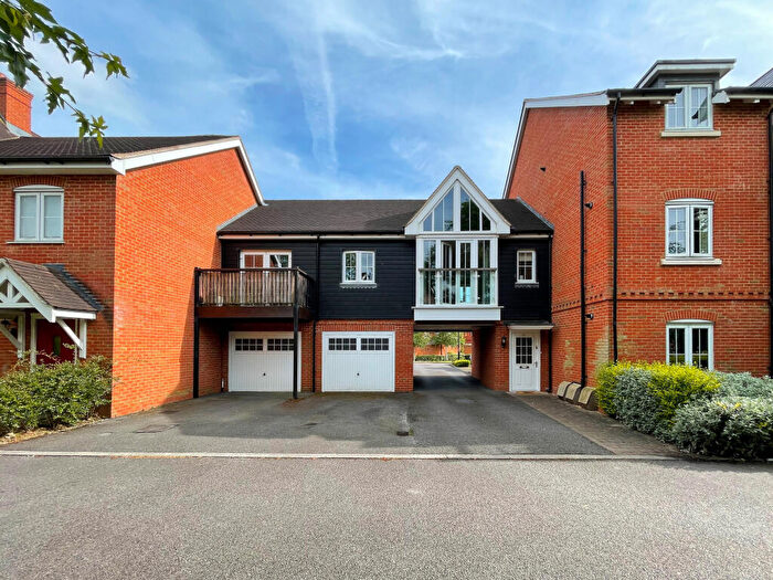 2 Bedroom Flat For Sale In Heydon Way, Broadbridge Heath, RH12