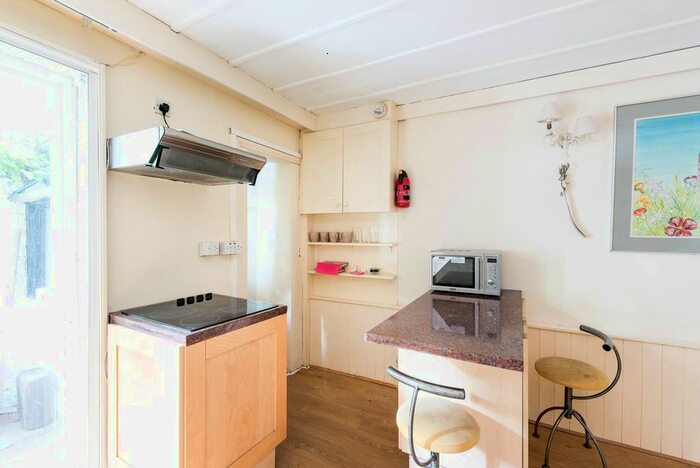 1 Bedroom Flat To Rent In Grosvenor Road, Pimlico, London, SW1V