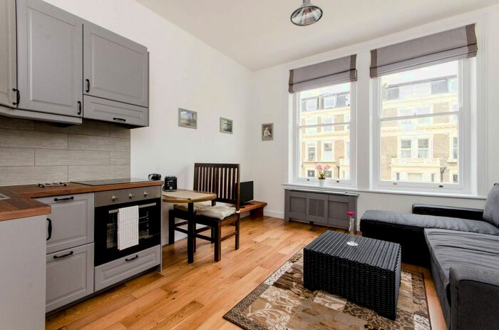 Studio To Rent In Penywern Road, Earl's Court, London, SW5