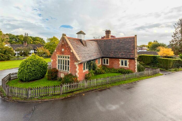 3 Bedroom Semi-Detached House For Sale In Clayhill Road, Leigh, Reigate, Surrey, RH2