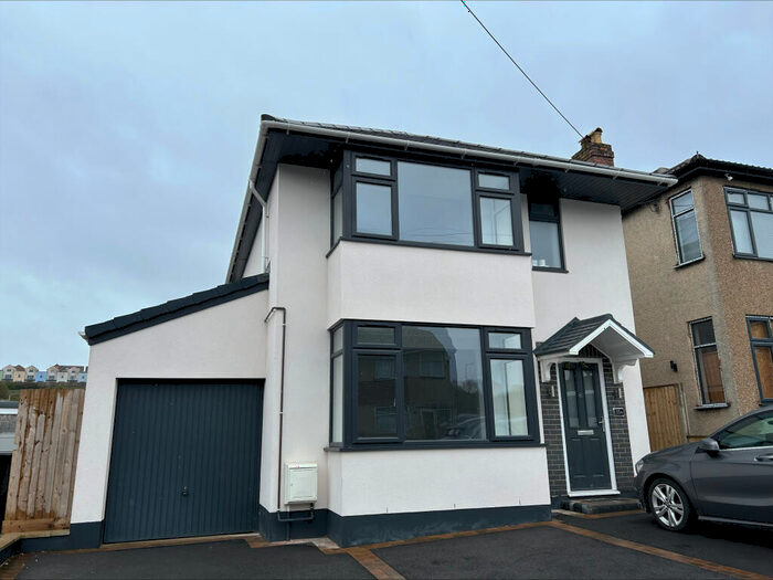 3 Bedroom House To Rent In Headley Lane, BS13