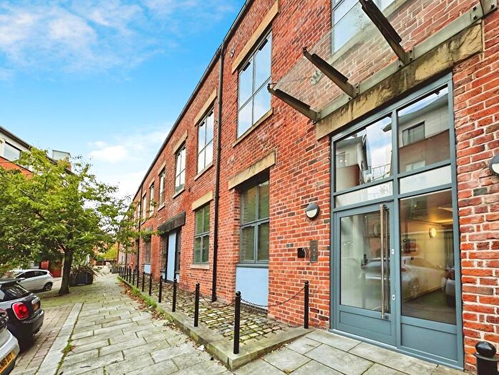 2 Bedroom Flat To Rent In Butcher Street, Leeds, West Yorkshire, LS11