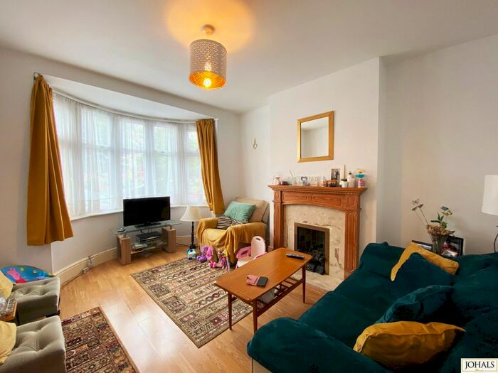 3 Bedroom Terraced House To Rent In Braunstone Lane, Leicester, LE3