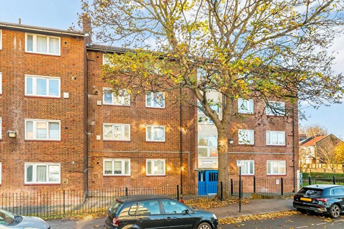 3 Bedroom Flat For Sale In Abersham Road, Hackney, E8